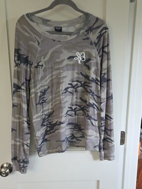 Busch Garden Spirit Women's Gray and Green Camo Pullover Sweatshirt